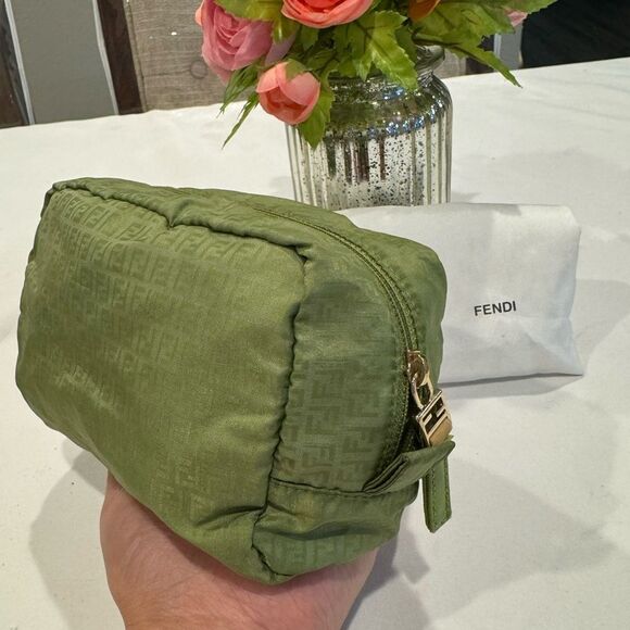 Fendi Green Women's Makeup Case  Toiletry Pouch With Dustbag - Picture 1 of 11